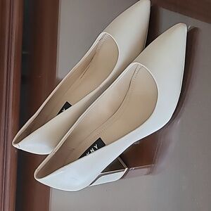 New DKNY size 6 shoes